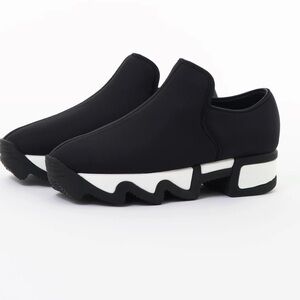 WES I Black Outline Low Top Sneaker / Stylish Black and White Women's Shoes